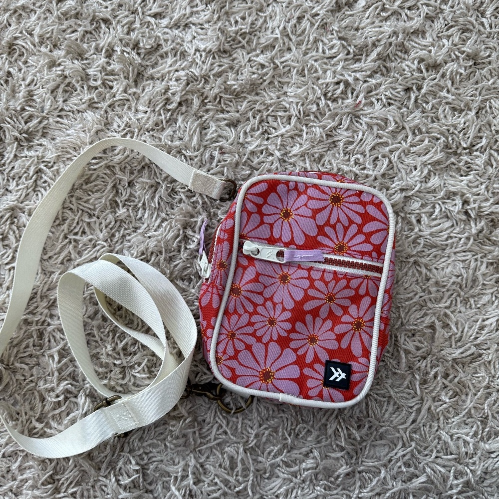 Thread wallet floral bad with strap